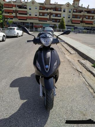 Piaggio Fly 125cc ie Scooter Automática