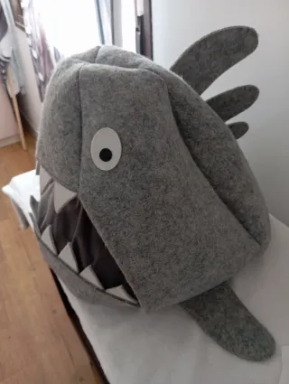 Caseta para mascota tipo tiburón