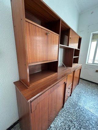 Mueble salón madera con 2 camas