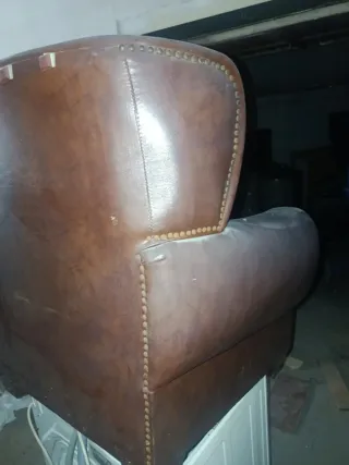 Sillón de piel marrón