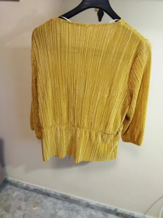 Blusa cruzada plisada amarilla Talla L
