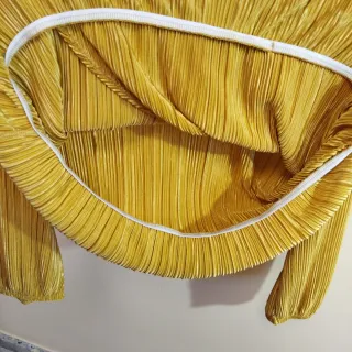 Blusa cruzada plisada amarilla Talla L