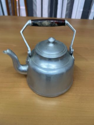 Tetera vintage de metal