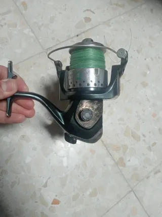 Dos carretes de pesca