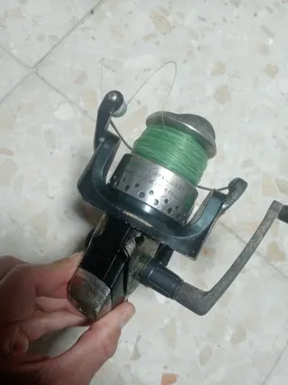 Dos carretes de pesca