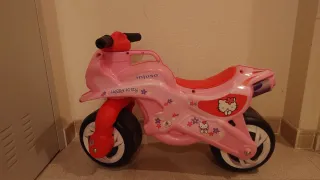 Moto rosa Hello Kitty Injusa