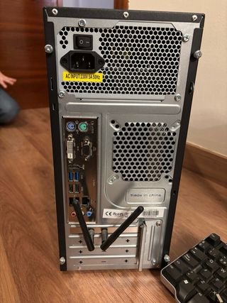 Torre PC ASUS Negra + Monitor + Accesorios