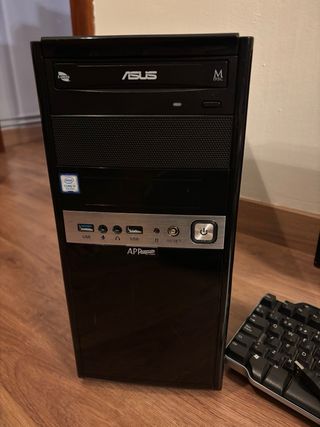 Torre PC ASUS Negra + Monitor + Accesorios