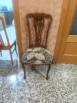 Mesa de comedor de madera y 6 sillas