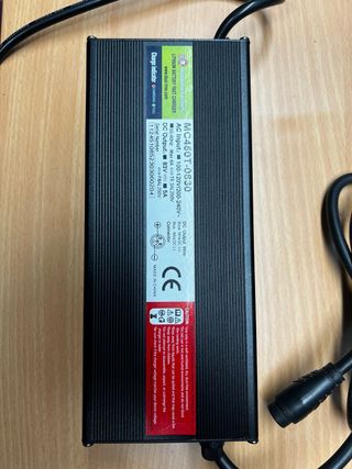 Cargador Dualtron MC450T-0830 83V 5A