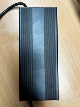 Cargador Dualtron MC450T-0830 83V 5A