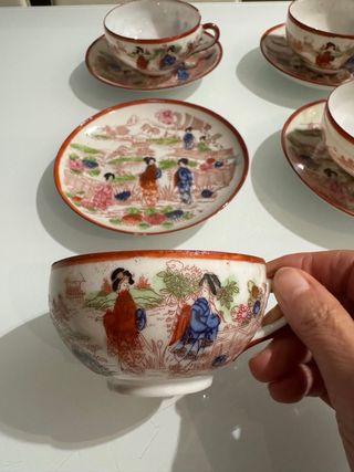 Tazas de té y platillos de porcelana china