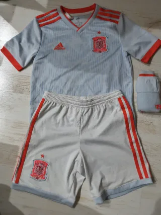 Equipación España Adidas Talla S niño talla 140