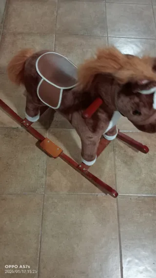 Caballito balancín marrón