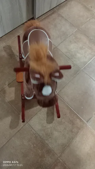 Caballito balancín marrón