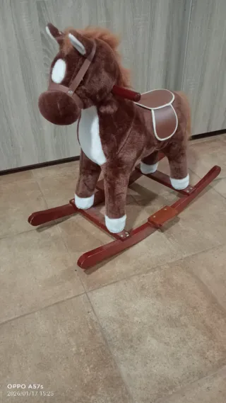 Caballito balancín marrón