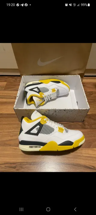 Jordan Retro 4 Vivid Sulfur