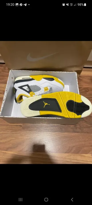 Jordan Retro 4 Vivid Sulfur