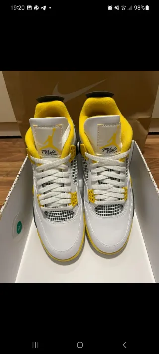 Jordan Retro 4 Vivid Sulfur