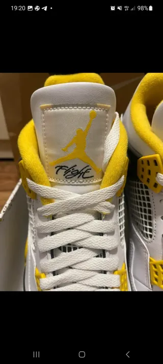 Jordan Retro 4 Vivid Sulfur