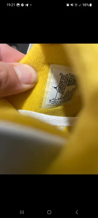 Jordan Retro 4 Vivid Sulfur