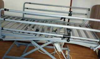 Cama articulada con elevador