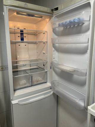 Nevera Indesit blanca