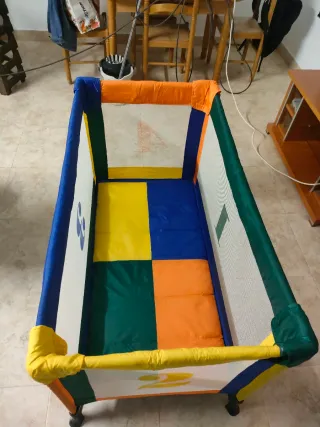 Cuna de viaje BBY y colchón