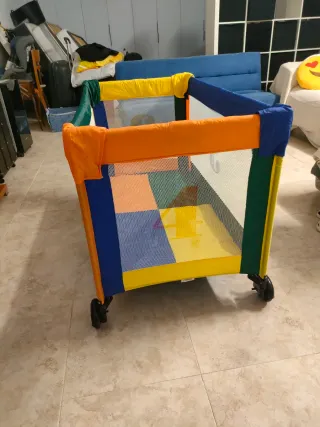 Cuna de viaje BBY y colchón