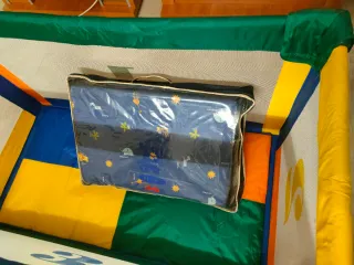 Cuna de viaje BBY y colchón