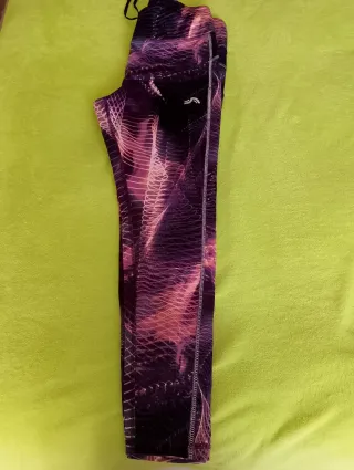 Mallas deportivas moradas y rosas