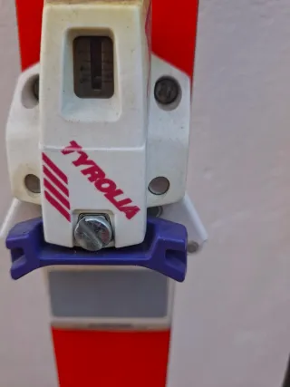 Esquís Rossignol 150cm con fijaciones Tyrolya