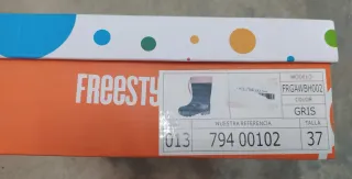 Botas de agua grises con lunares rosas