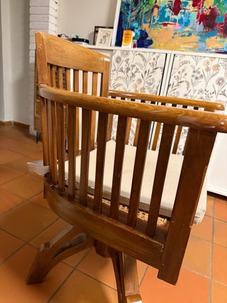 Silla giratoria de madera