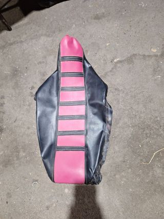 Funda Asiento Moto Negra y Rosa