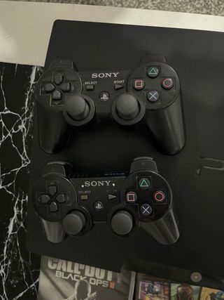 Consola PS3 con 2 juegos
