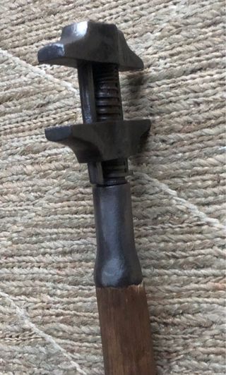 Llave inglesa antigua ajustable