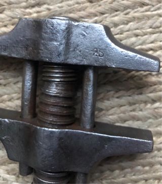 Llave inglesa antigua ajustable