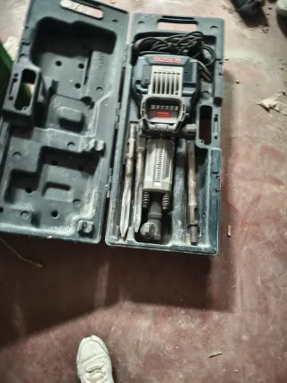 Martillo Eléctrico Bosch con Maletín