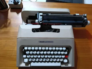Máquina de escribir Olivetti Lettera 35