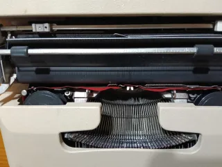 Máquina de escribir Olivetti Lettera 35