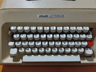 Máquina de escribir Olivetti Lettera 35