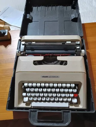 Máquina de escribir Olivetti Lettera 35