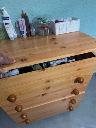 Cómoda de madera con 3 cajones