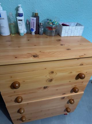 Cómoda de madera con 3 cajones