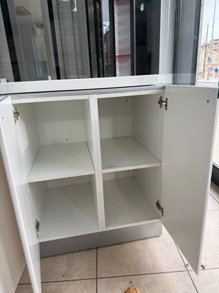 Escaparates con almacenaje para comercio, madera