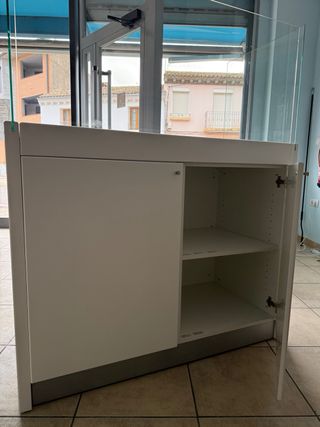 Escaparates con almacenaje para comercio, madera