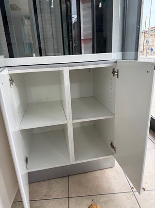 Escaparates con almacenaje para comercio, madera