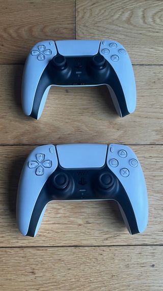 Consola PS5 825Gb lector+ 2 Mandos Inalambricos