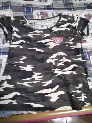 Camiseta Camuflaje con Labios
